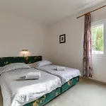 Fuer 5 Personen Mit Privatsphaere Apartmán Ražanac