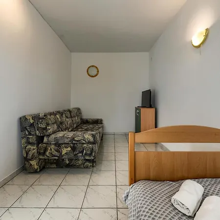 Haus Manda - 3 * Ražanac