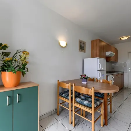 Lägenhet Fuer 5 Personen Mit Privatsphaere *