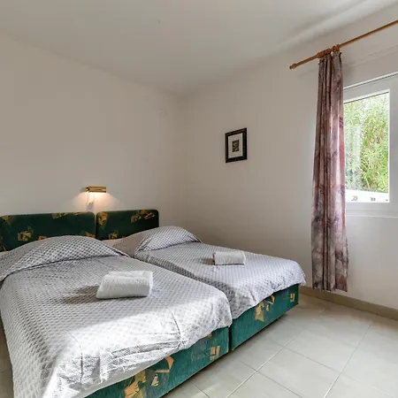 Für 5 Personen Mit Privatsphäre Apartamento Ražanac