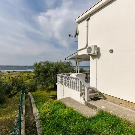 Für 5 Personen Mit Privatsphäre * Ražanac