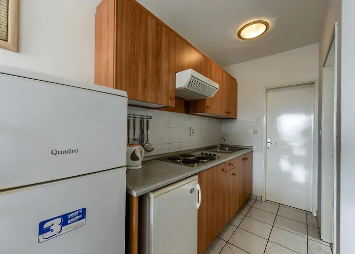 Fuer 5 Personen Mit Privatsphaere * Ražanac