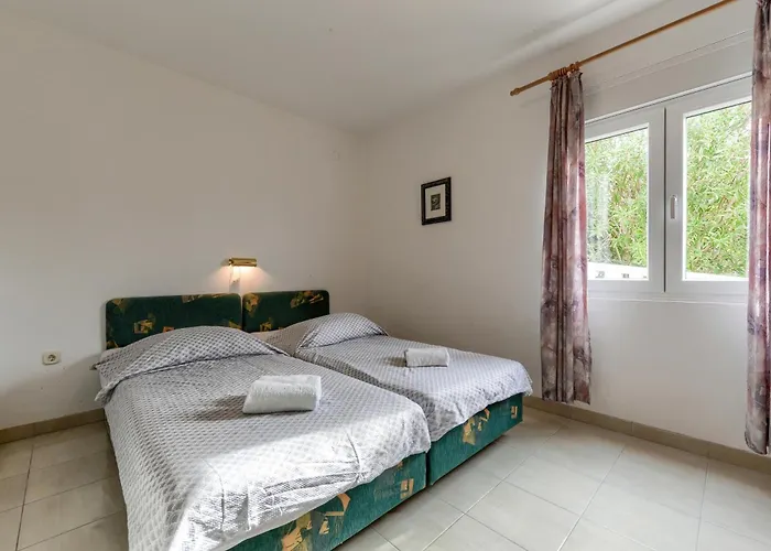 Fuer 5 Personen Mit Privatsphaere Appartamento Ražanac