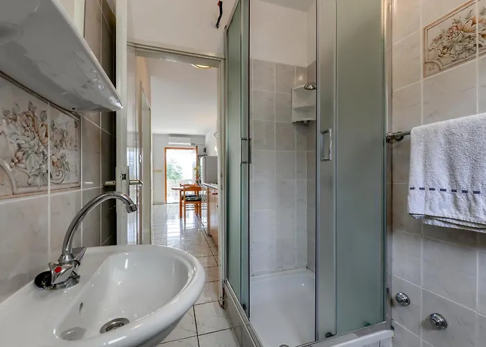 Appartamento Fuer 5 Personen Mit Privatsphaere Ražanac