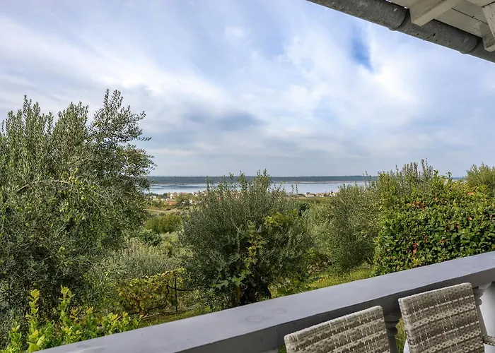 Fuer 5 Personen Mit Privatsphaere Ražanac