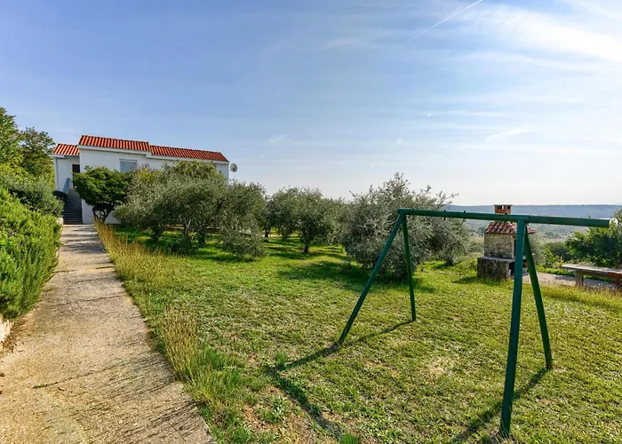 Fuer 5 Personen Mit Privatsphaere Appartamento Ražanac